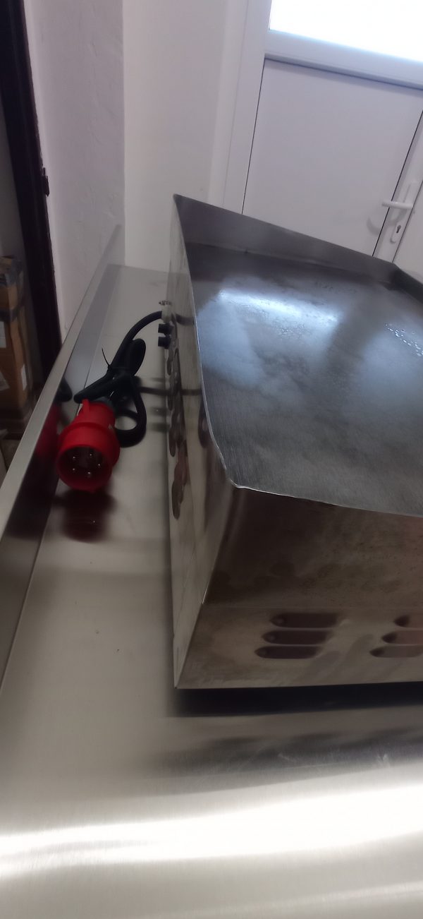 Použité- Elektrická grilovací deska – 73cm – 4,4kW – hladká | MAXIMA BIG 09300075 - Image 11