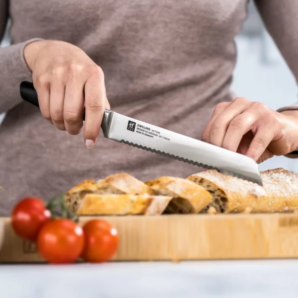 ZWILLING | TANREI - Nůž na chléb s vlnitým ostřím - čepel: 200mm - stříbrný - Image 4