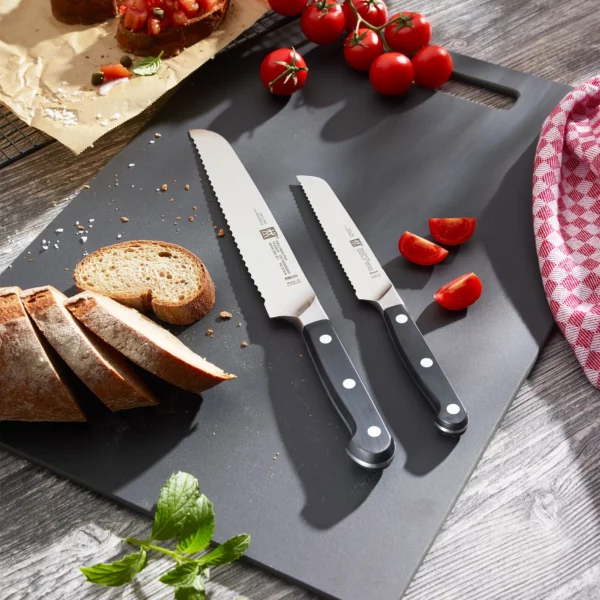 ZWILLING | PRO - Univerzální nůž s vlnitým ostřím - čepel: 130mm - Image 6