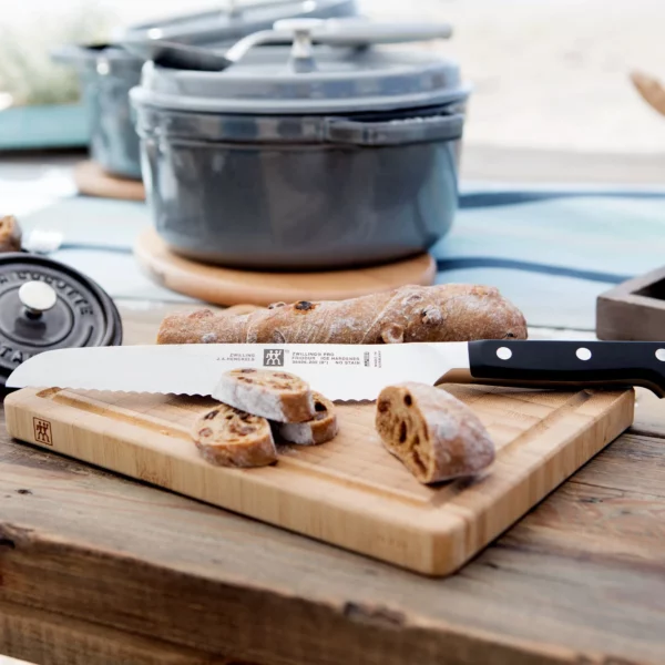 ZWILLING | PRO - Nůž na chléb s vlnitým ostřím - čepel: 200mm - Image 4
