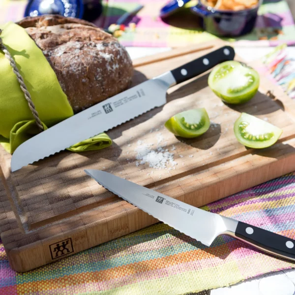 ZWILLING | PRO - Nůž na chléb s vlnitým ostřím - čepel: 200mm - Image 6